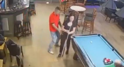VIDEO | hombre noquea a acosador y se vuelve viral