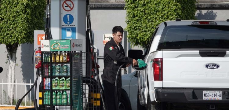 Precio tope al diésel en México: gobierno y gasolineros acuerdan 27 pesos