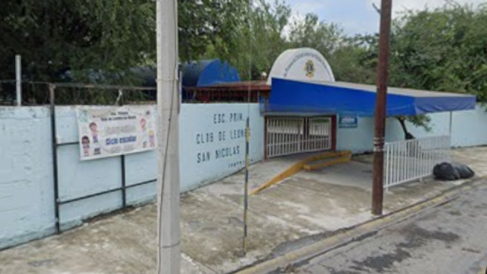 Autoridades desplegaron operativos en escuelas de San Nicolás y Pesquería tras reportes de amenazas difundidas en redes sociales.
