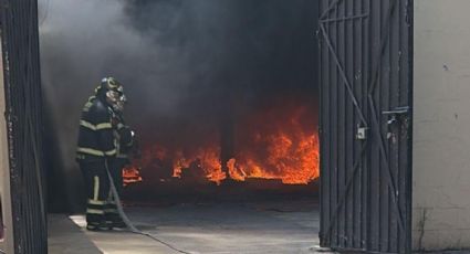 Bomberos sofocan incendio en Barrio Coltongo, Azcapotzalco