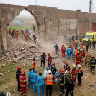 Tragedia en el fútbol peruano: Colapso de barda en estadio deja decenas de heridos