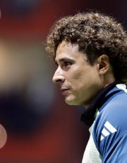 Foto descriptiva de: ¡Último baile! Memo Ochoa jugará su sexto Mundial y se retira