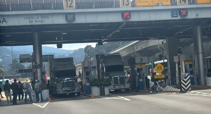 Protesta y ponchallantas tienen varada la vialidad en la autopista México-Toluca