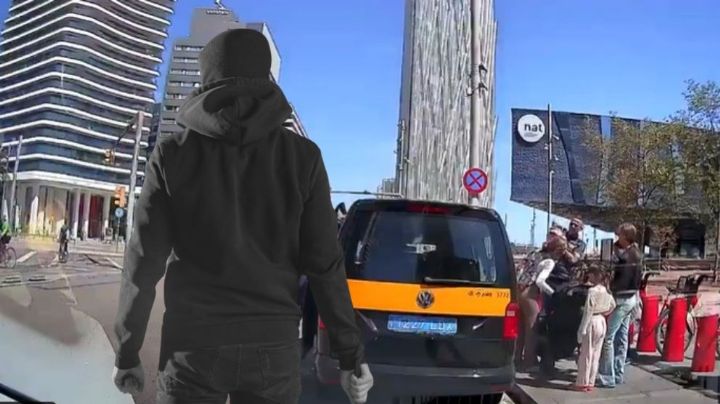 VIDEO: Captan violento asalto a familia con bebé al subir a un taxi