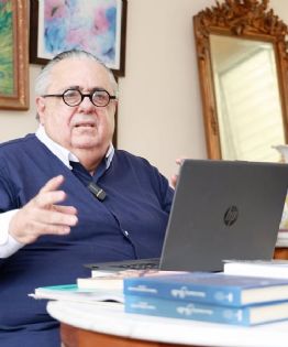 Exigen la destitución del Cronista de Mérida por violencia de género contra su homóloga