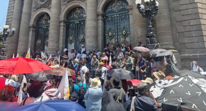 Asamblea de Barrios rompe vidrios para entrar al Congreso capitalino