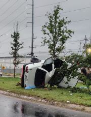 Foto descriptiva de: Persecución desde San Nicolás termina en tragedia en Apodaca; muere mujer tras volcadura