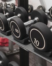 Foto descriptiva de: Accidente en gimnasio: máquina casi termina en tragedia en impactante video