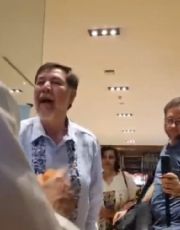 Foto descriptiva de: VIDEO | Abuchean a Fernández Noroña