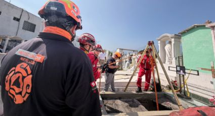 Rescatan a cuatro mujeres tras caer en fosas dentro de panteones en Nuevo León