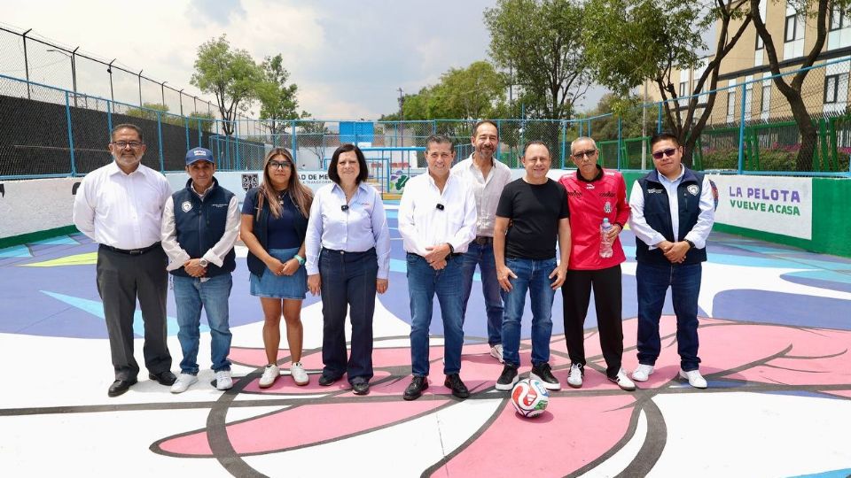 Giovani Gutiérrez Aguilar, inauguró este fin de semana cinco canchas de fútbol rápido.