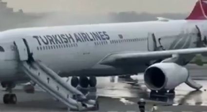 VIDEO | Evacúan avión tras detectar humo en el tren de aterrizaje