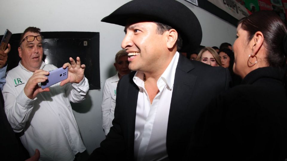 Fanáticos señalaron que el lanzamiento del ramo probablemente fue una muestra de admiración.