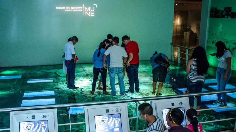 Familias participando en dinámicas colaborativas dentro del Museo de Historia Mexicana durante una edición anterior del Día Internacional de los Museos.