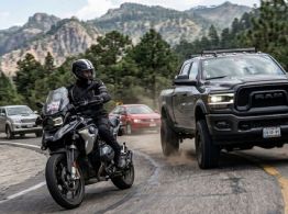 Escoltas agreden a motociclista en Huixquilucan, Edomex