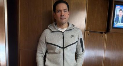 Marco Rubio posa con la ropa de captura de Maduro