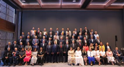 UANL homenajea a maestros con décadas de servicio en preparatorias y facultades