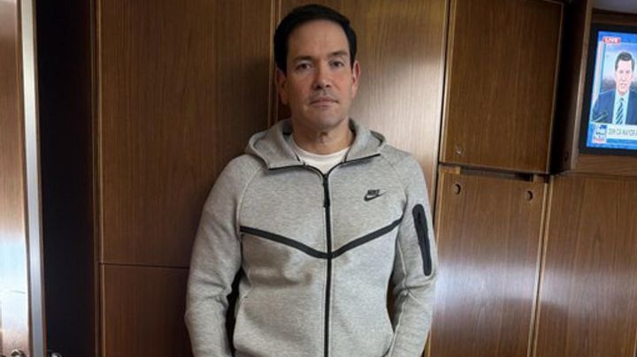 Marco Rubio posa con la ropa de captura de Maduro