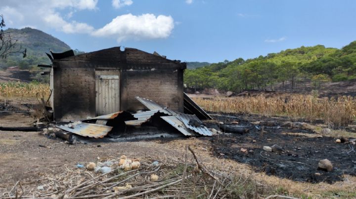 Terror en Chilapa: 'Nos quemaron las casas frente al gobierno'