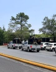 Foto descriptiva de: Liberan a tres tras cateos en San Pedro y Monterrey; solo "El Titán" está detenido