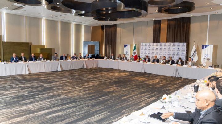 Día del Maestro 2026: CANACO proyecta derrama de 230 mdp en Nuevo León