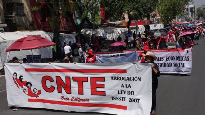 CNTE protesta en CDMX y prepara paro nacional en junio