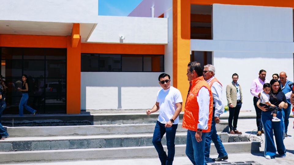 Autoridades de Nuevo León supervisaron el avance del Centro Comunitario Santa Isabel en Juárez, obra que beneficiará a miles de familias.