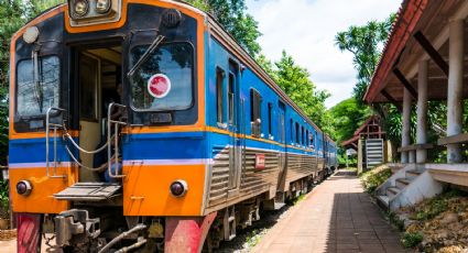 VIDEO | Tragedia en Bangkok: Tren embiste autobús y deja muertos