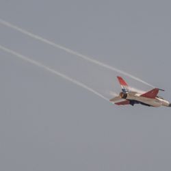 VIDEO | Chocan dos aviones de combate en EU