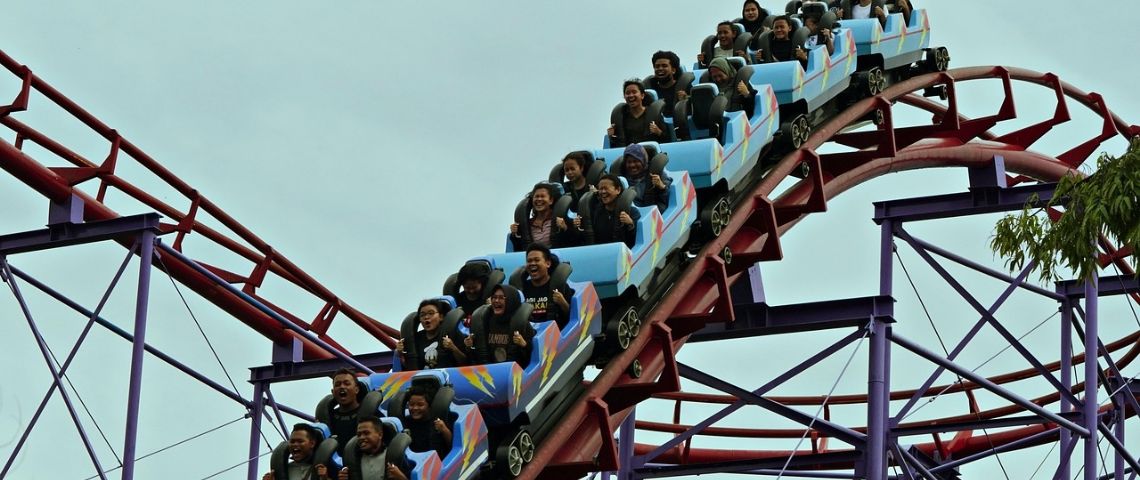 Apagón en Six Flags Texas obliga a evacuar montaña rusa