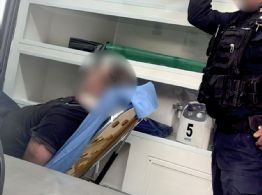 Detienen a hombre que se autolesionaba con un cuchillo en la colonia La Rosita en Guadalupe
