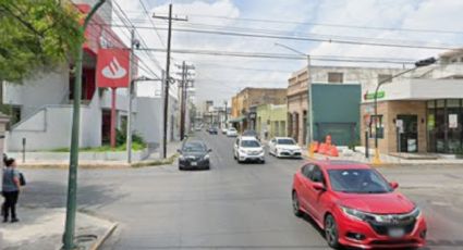 Auto se da a la fuga tras accidente con motocicleta y scooter en Monterrey