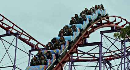 Apagón en Six Flags Texas obliga a evacuar montaña rusa