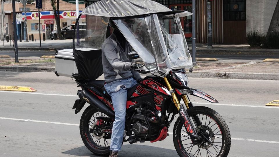 Contrastes extremos: La población enfrenta temperaturas de 45 grados y lluvias torrenciales por el clima en México hoy.