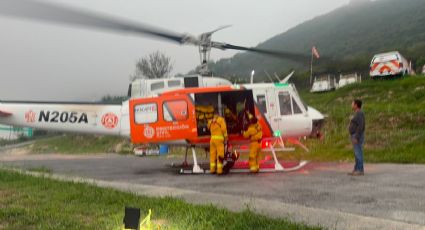 Atienden incendio forestal en Santiago tras tormenta eléctrica en Nuevo León
