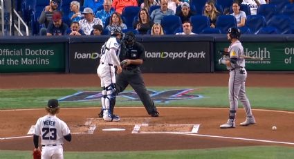 El Umpire mexicano Alfonso Márquez abandona juego de MLB por fuerte pelotazo