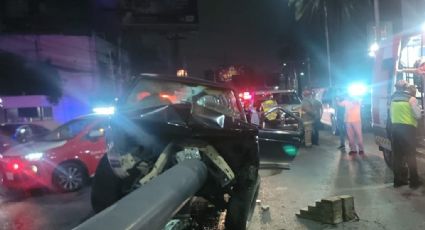 Conductor de 19 años queda prensado tras chocar en Bulevar Antonio L. Rodríguez en Monterrey