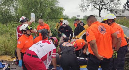 Choque entre camioneta y taxi deja cuatro lesionados en Juárez