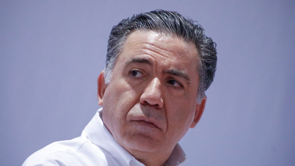 Legisladores piden claridad sobre su situación y no descartan que solicite licencia.