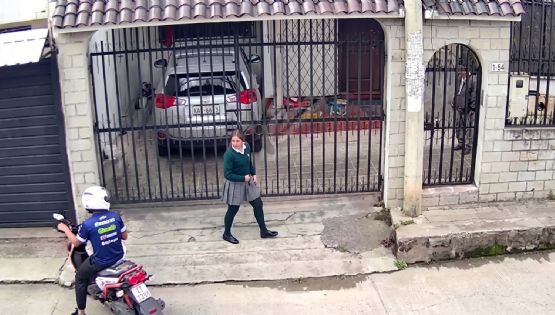 VIDEO | Vecino frustra secuestro de estudiante por un motociclista