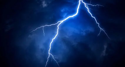 Cerro del Chiquihuite: Captan rayo durante tormenta eléctrica