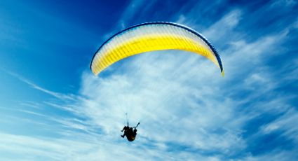 Parapentista sobrevive tras colisión contra avioneta