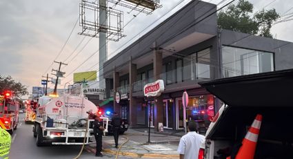Incendio en restaurante de Cumbres moviliza a cuerpos de emergencia en Monterrey