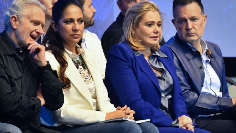 La gobernadora reiteró que continuará con sus funciones pese a los procesos legales.