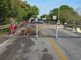 Exigen intervención total de la carretera a Celestún