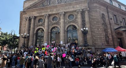 Caos en el Congreso local: Trabajadores exigen salida del Oficial Mayor