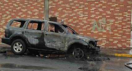 Camioneta se incendia por completo en avenida Morones Prieto en Guadalupe