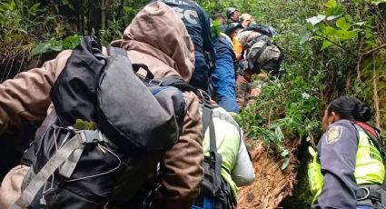 Mujer cae 20 metros en el Ajusco y es rescatada por el ERUM