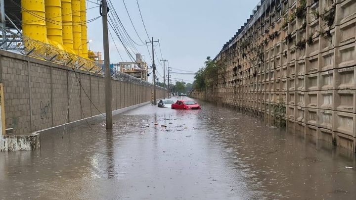 Mérida bajo el agua: calles inundadas y autos varados