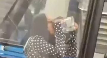 VIDEO | pasajera se tomó botella de tequila en aeropuerto de EU